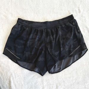 Lululemon Hottie Hot Shorts II, black camo, size 14